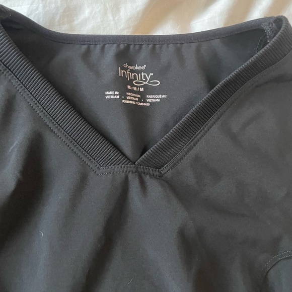 Cherokee Infinity Scrub top in black size M - Picture 3 of 3